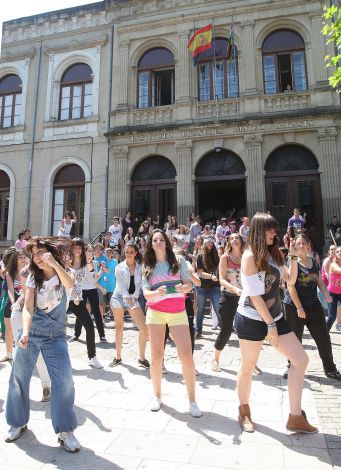 'Flashmob' junto al instituto Sagasta-5